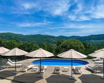 Moon Village Comarnic - Comarnic - Piscina