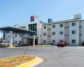 Motel 6 Junction City, Ks - Junction City - Building