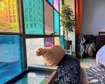 Orange & Groovy Stylish Amphitheater, Park, Metro North, Ferry All 2-10min walk - Bridgeport