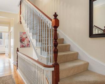 Huge historic Eastside home - walk to Brown, RISD - Providence - Aufgang