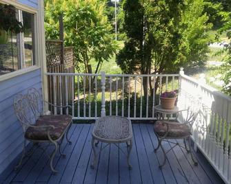 2 Bedroom Suite At The Historic Port Albert Inn In Beautiful Port Albert, Ontario! - Goderich - Balkon