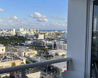 South Beach 2 Bedroom 2 Bath Penthouse in 5 Star Building - Miami Beach - Balkon