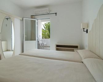 Hostal Capri - Es Pujols - Schlafzimmer