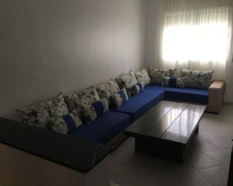 2 Bedroom Apartment in Oulad Khallouf - Demnate - Soggiorno