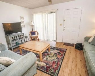 Portside Resort by Panhandle Getaways - Panama City Beach - Living room
