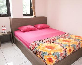 Mp Hotel Purwakarta By Myhome Hospitality - Purwakarta - Habitación