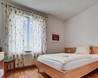 Hotel Zum Hirsch - Bad Sackingen - Спальня