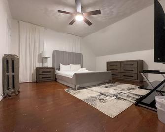 JxnBnB Cozy Oasis Mins away from Boston - Brockton - Bedroom