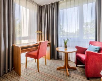 H+ Hotel Solingen - Solingen - Obývací pokoj