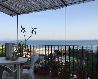 marine house located in a small town, first of the Amalfi coast - Vietri sul Mare - Ban công