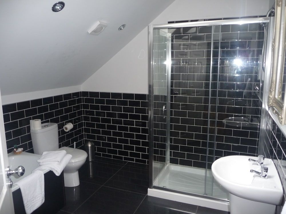 The Royal George Hotel - Perth - Bathroom
