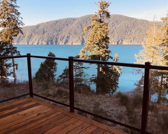 Botany Bay - Oceanfront Luxury Cabin By Eagle Reach - Port Renfrew - Balcony