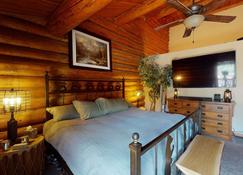 Log Cabin With Hgtv Style Backyard Incredible Property - McHenry - Camera da letto