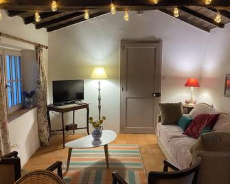 40 m from the beach, bourrine vendéenne, charm, simplicity, enclosed garden, peaceful setting - Noirmoutier-en-l'Île - Living room