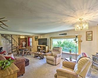 Cozy Montana Lake View Getaway - Fish and Hike! - Kalispell