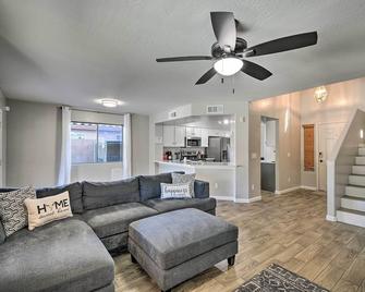 Bright Surprise Home with Pool, Near Spring Training - Surprise - Living room