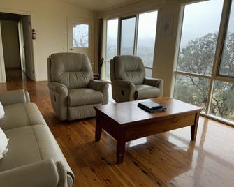 Burnt Creek Cottages - Mansfield - Huiskamer