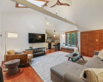 Renovated Private Guest House by Evergreen Home - Great Barrington - Sala de estar