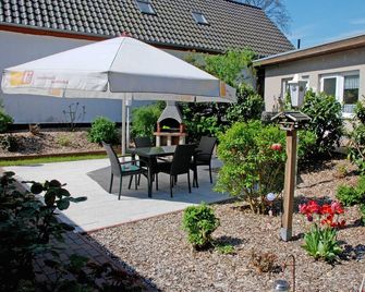 Pension mit Fruehstueck im Ostseebad - Ostseebad Baabe - Innenhof