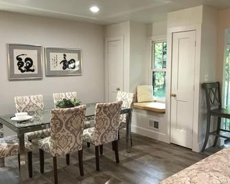 Yellowwood Cottage - Private Outdoor Space Sophisticated Sunny Luxurious Indoor - Middleburg - Dining room