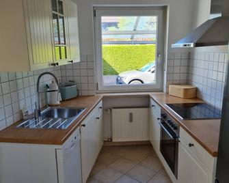 Central in August 2022 newly renovated apartment Katja II with Kramerblick - Garmisch-Partenkirchen - Cuisine