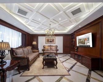Century Star Holiday Hotel (Nanyang Beijing Avenue Branch) - Nanyang - Bedroom