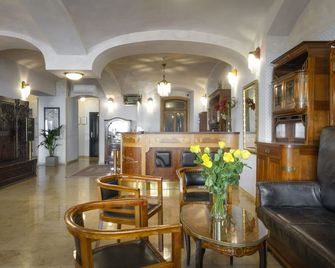 Hotel Mucha - פראג - לובי