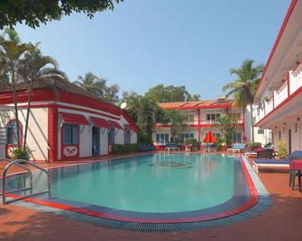 Anjuna Beach Resort - Anjuna - Svømmebasseng