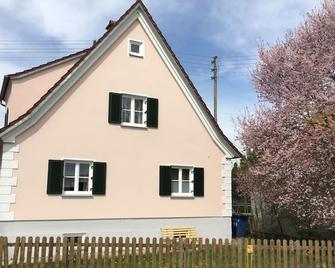 Vacation apartment in a quiet, yet central location - Donauwörth - Gebäude