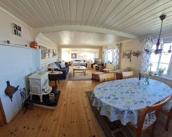 6 Person Holiday Home in Finnsnes-by Tra - Finnsnes - Dining room