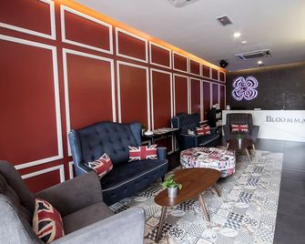 Bloommaze Boutique Hotel Puchong - Puchong - Lounge