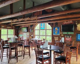 Sleeps 4- Charming Room with AC and WiFi in welcoming Hurley on Island Lake - Hurley - Restaurante