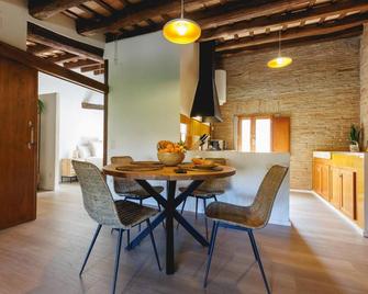 Bravissimo Calderes El Bou, with river view - Girona - Sala de jantar