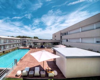Comfort Aparthotel Antibes Le Maestria - Antibes - Pool