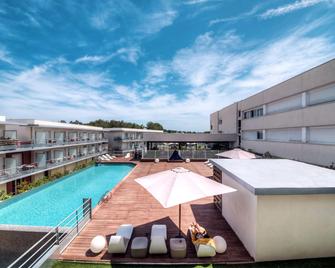 Comfort Aparthotel Antibes Le Maestria - אנטיב - בריכה