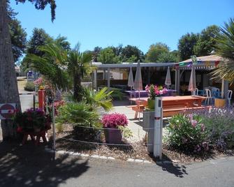 Camping La Chênaie - Les Mathes - Patio