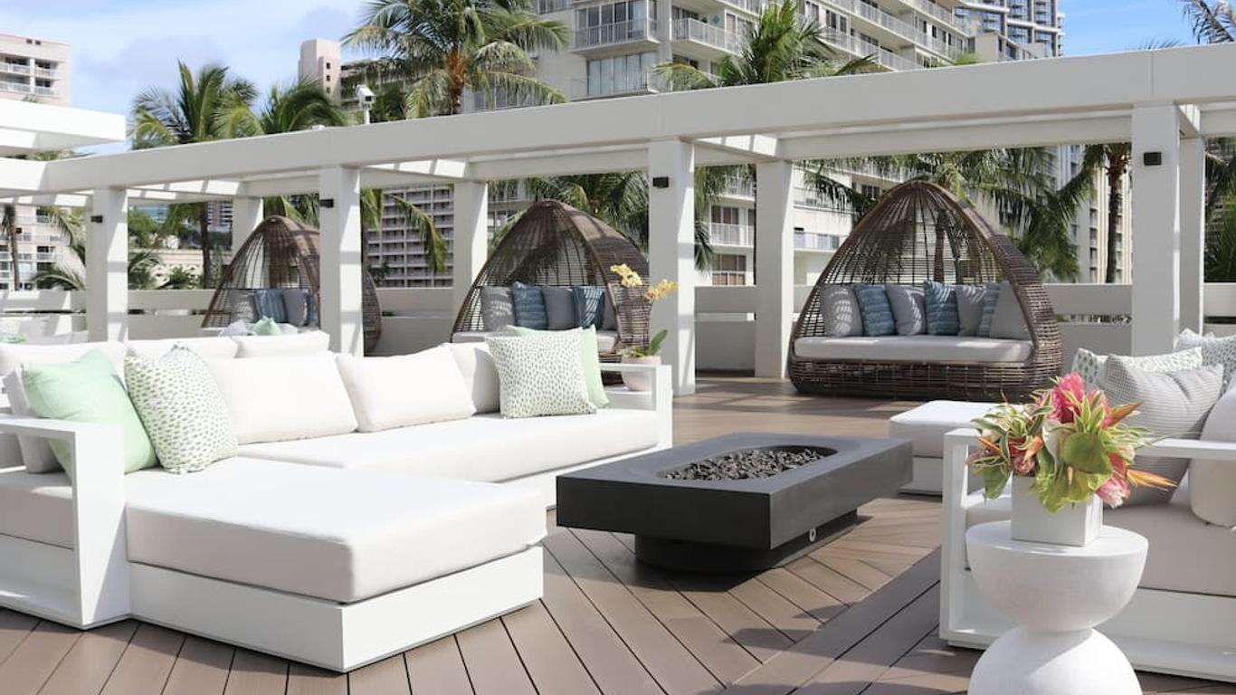 Ala Moana Honolulu by Mantra