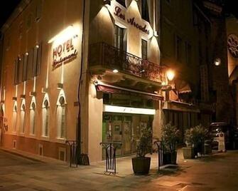 Hôtel Restaurant Les Arcades - Limoux - Budova
