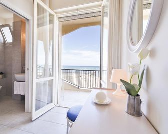 Hotel Ambasciatori - ميسانو ادرياتيكو - شرفة