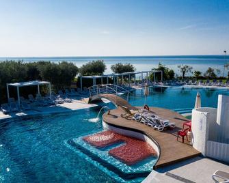 Villaggio Baia Del Monaco - Mattinata - Pool