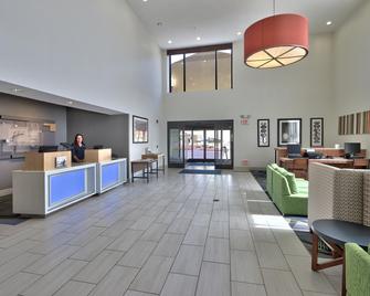 Holiday Inn Express & Suites Albuquerque-N. Balloon Fsta Pk By IHG - Albuquerque - Lobby
