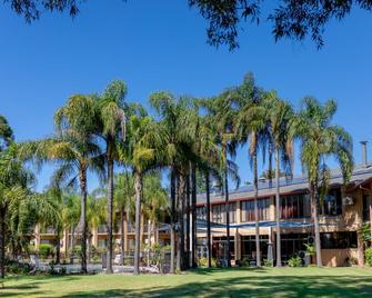Charbonnier Motor Inn - Singleton - Building