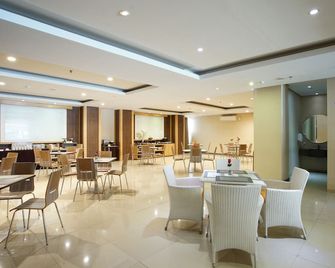 توب ماليوبورو هوتل - يوغياخيرتا - مطعم