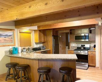 Modern A-Frame cabin that is a nice stroll down to the lake. - Carnelian Bay