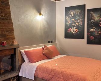 Maison Iris - Legnano - Bedroom