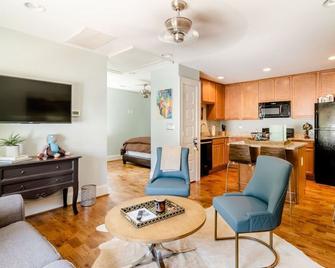 Apartment near Uptown Charlotte, North Carolina - Charlotte - Living room