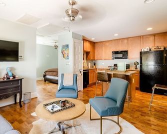 Apartment near Uptown Charlotte, North Carolina - 夏洛特 - 客廳