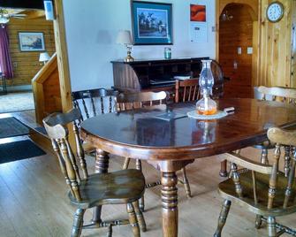 Hersey/Mount Chase Log Home - Patten - Comedor