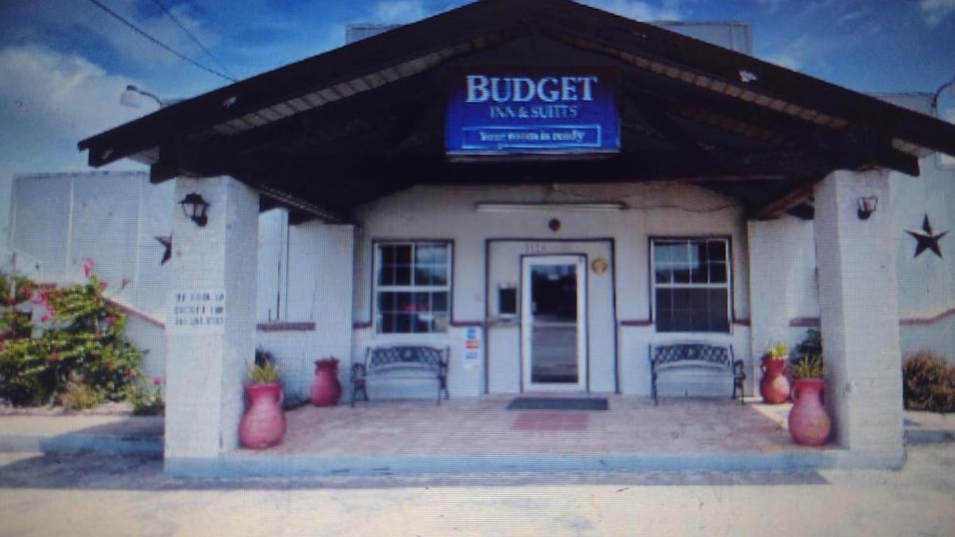 Budget Inn & Suites - Ice Cold New Rooms With The Lowest Price plus HBO Max free!!