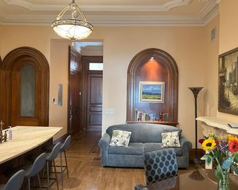 Close to NYC in Historic Brownstone - Jersey City - Living room